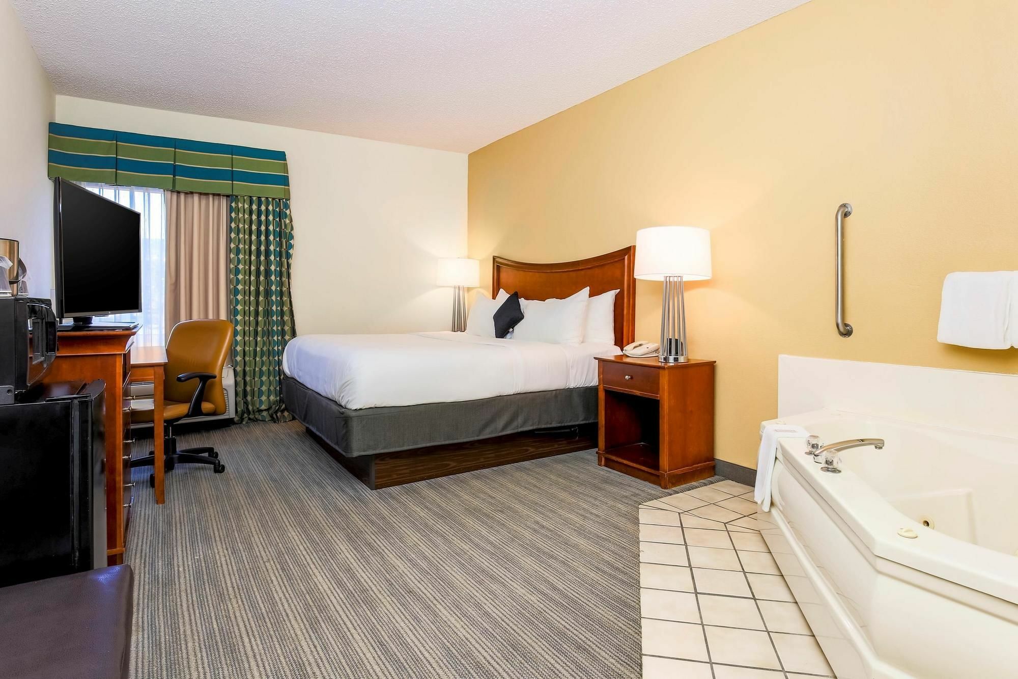 Red Lion Inn & Suites Hattiesburg Exterior photo